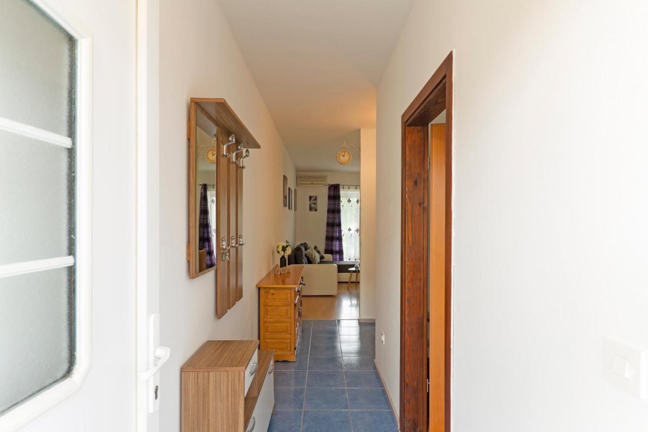 Apartment Apartman Nino Stinjan
